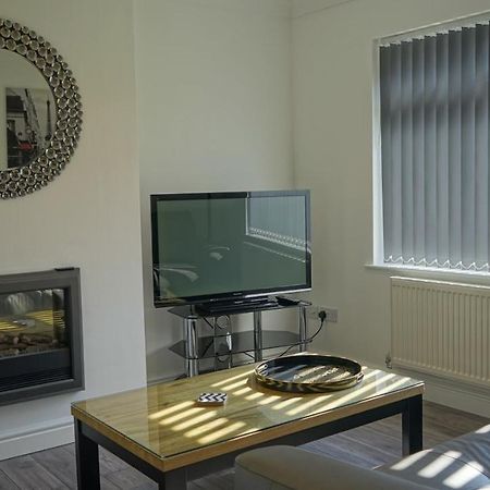 Palm House Appartement Widnes Buitenkant foto