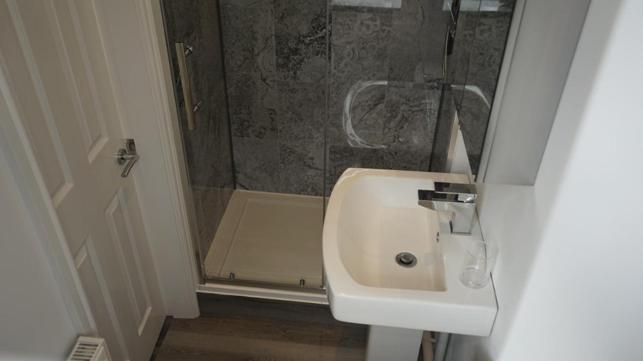 Palm House Appartement Widnes Buitenkant foto