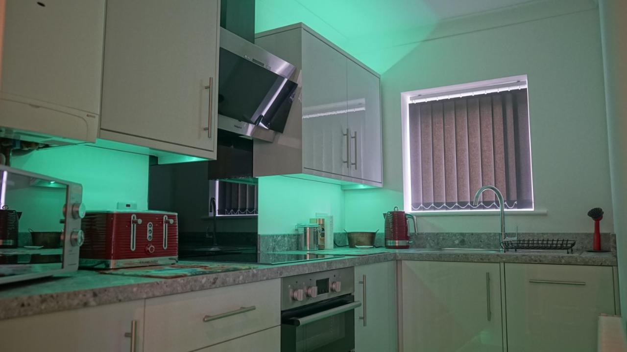 Palm House Appartement Widnes Buitenkant foto