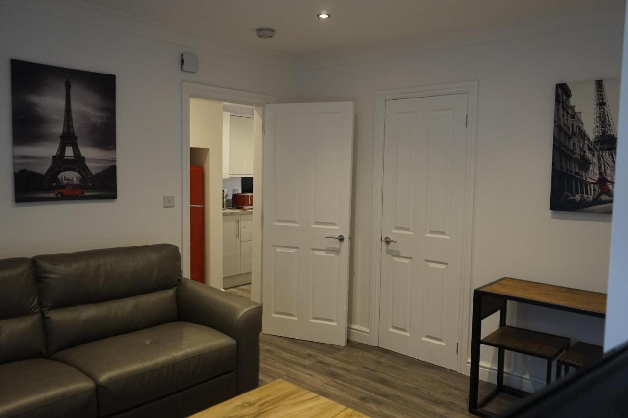 Palm House Appartement Widnes Buitenkant foto