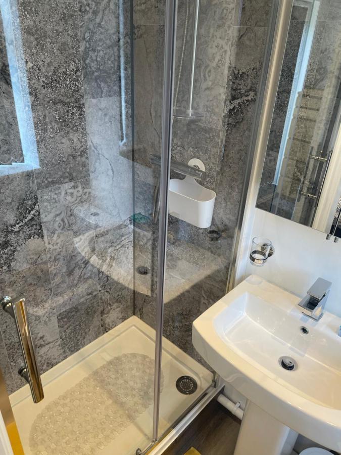 Palm House Appartement Widnes Buitenkant foto