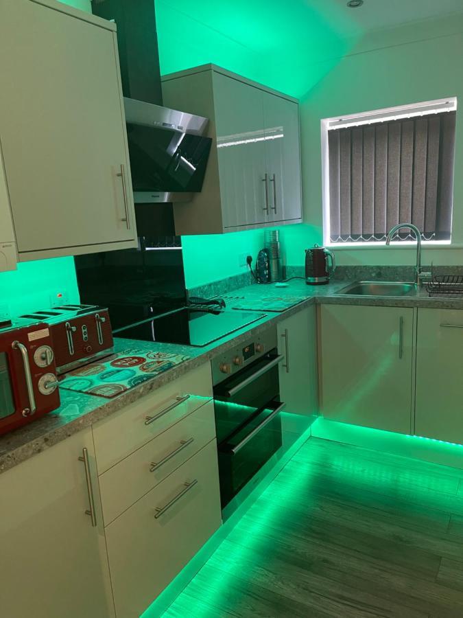 Palm House Appartement Widnes Buitenkant foto